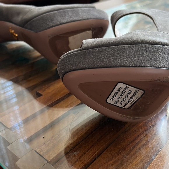 Gorgeous Prada taupe color velvety suede - Picture 3 of 9